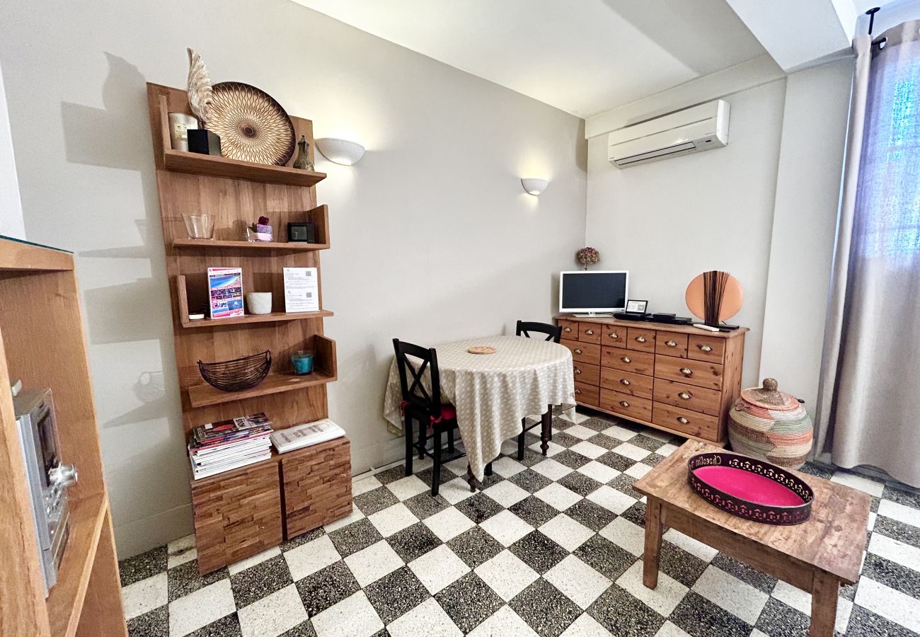 Appartement à Nice - BB OT Balcon Etats Unis - Promenade des Anglais Appartement à Nice - BB OT Balcon Etats Unis - Promenade des Anglais