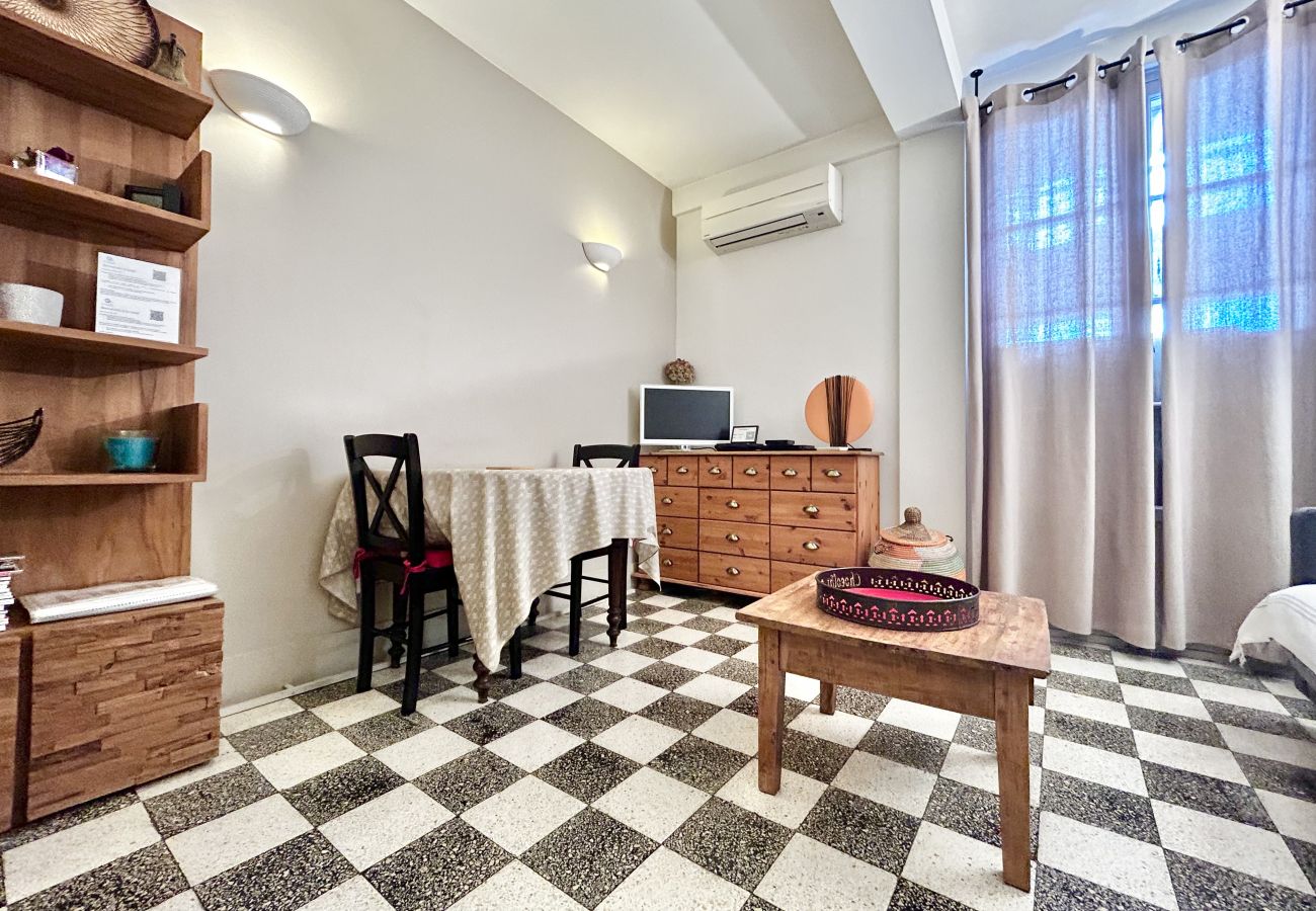 Appartement à Nice - BB OT Balcon Etats Unis - Promenade des Anglais Appartement à Nice - BB OT Balcon Etats Unis - Promenade des Anglais