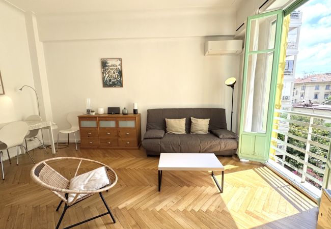 Appartement à Nice - B G La Résidence-Grimaldi Promenade Anglais Appartement à Nice - B G La Résidence-Grimaldi Promenade Anglais