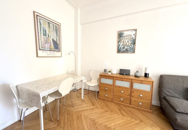 Appartement à Nice - B G La Résidence-Grimaldi Promenade Anglais Appartement à Nice - B G La Résidence-Grimaldi Promenade Anglais