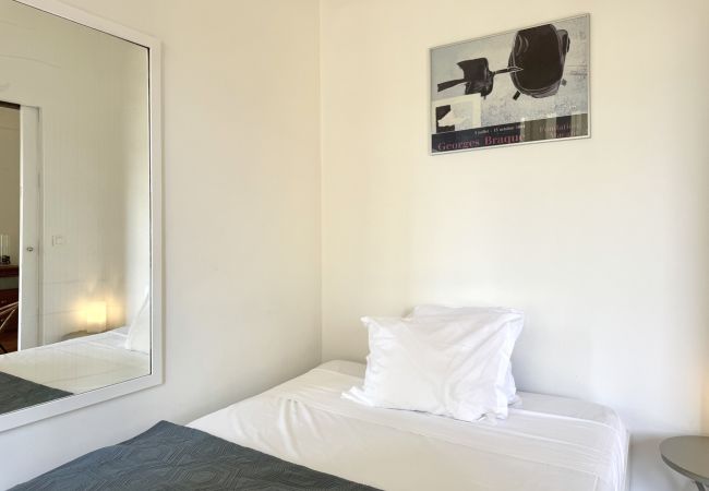 Appartement à Nice - B G La Résidence-Grimaldi Promenade Anglais Appartement à Nice - B G La Résidence-Grimaldi Promenade Anglais