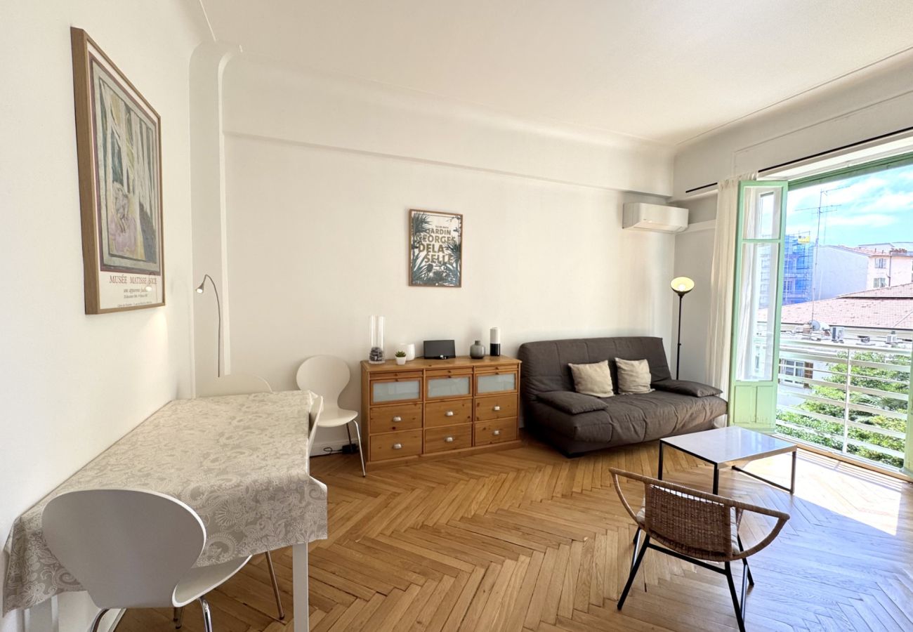 Appartement à Nice - B G La Résidence-Grimaldi Promenade Anglais Appartement à Nice - B G La Résidence-Grimaldi Promenade Anglais