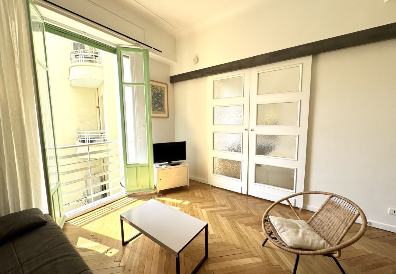 Appartement à Nice - B G La Résidence-Grimaldi Promenade Anglais Appartement à Nice - B G La Résidence-Grimaldi Promenade Anglais