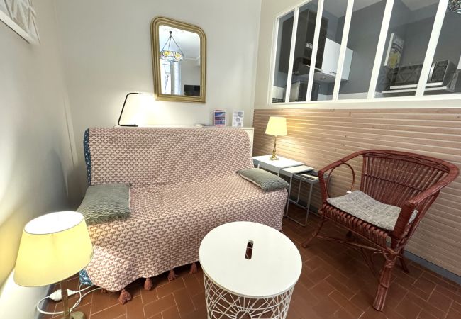  a Nice - B OT - Vincent 1 - Old Town / Promenade des Anglai