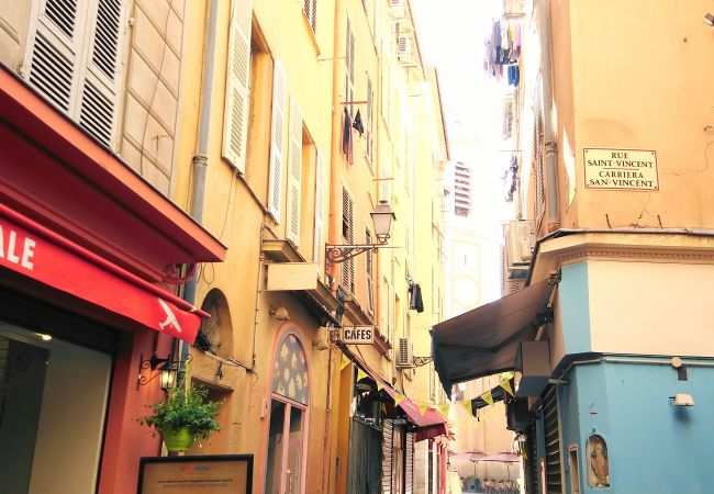 Affitto Appartamento Centro storico, Casa vacanze Nizza Costa Azzurra Tranquillo e luminoso appartamento di 2 locali, situato in posizione ideale a 5 minuti a piedi dalla spiaggia.