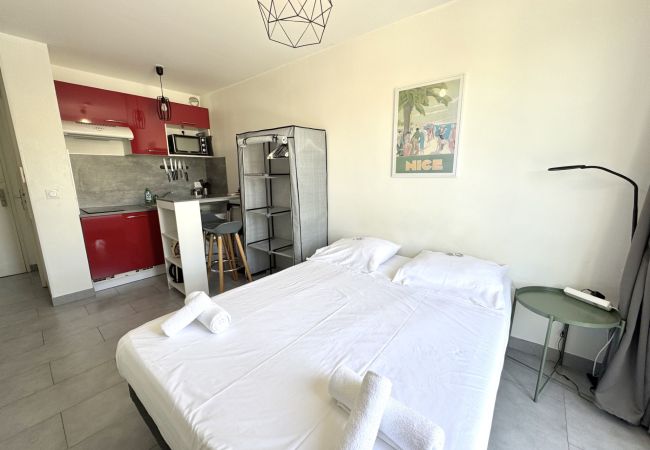 a Nice - A OT Balcon Jean Jaures 2 - Place Massena - Old