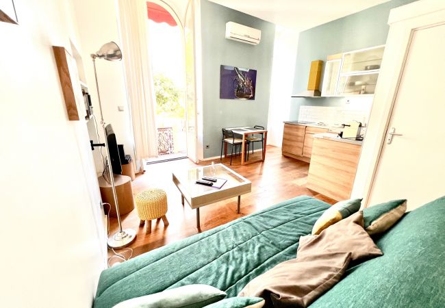 Studio in Nice - AA G Terrasse Esprit Grimaldi Promenade Anglais Studio in Nice - AA G Terrasse Esprit Grimaldi Promenade Anglais