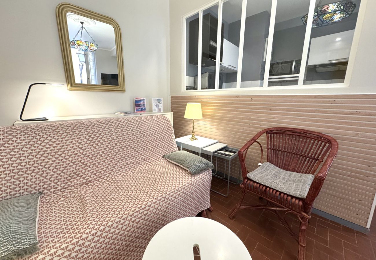 Apartment in Nice - B OT - Vincent 1 - Old Town / Promenade des Anglai Apartment in Nice - B OT - Vincent 1 - Old Town / Promenade des Anglai