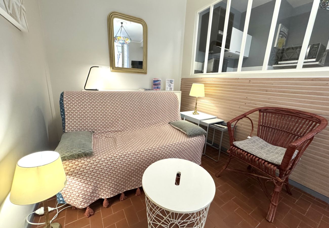 Apartment in Nice - B OT - Vincent 1 - Old Town / Promenade des Anglai Apartment in Nice - B OT - Vincent 1 - Old Town / Promenade des Anglai