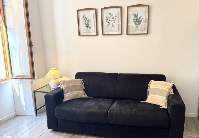 Apartment in Nice - B OT Barillerie 12 / Old Town - Promenade Anglais Apartment in Nice - B OT Barillerie 12 / Old Town - Promenade Anglais