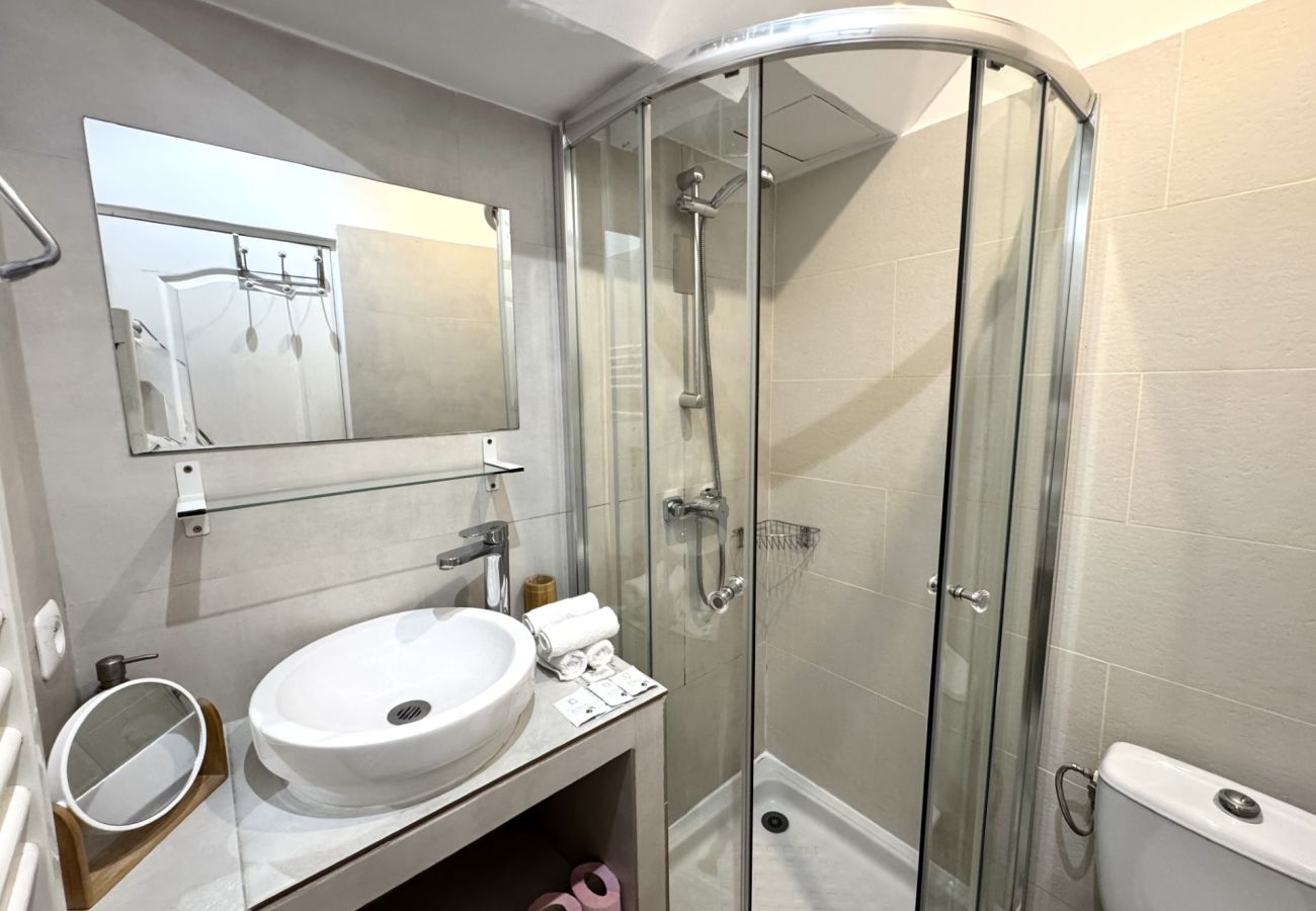 Apartment in Nice - B OT Barillerie 12 / Old Town - Promenade Anglais Apartment in Nice - B OT Barillerie 12 / Old Town - Promenade Anglais
